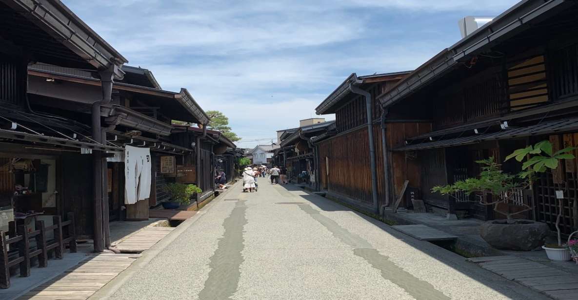 Takayama: Old Town Guided Walking Tour 45min. - Activity Details