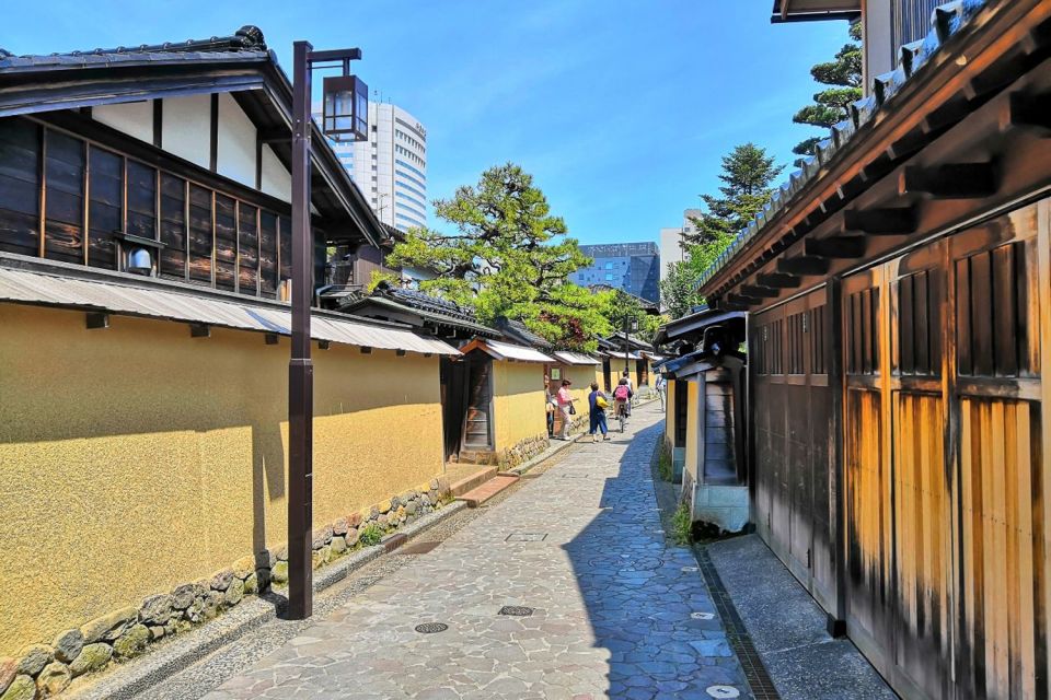 Kanazawa: Private Tour With Local Guide - Experience