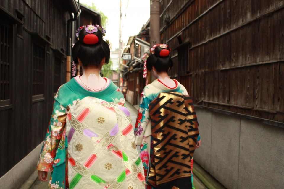Kyoto: Gion Night Walk (Incl Drink & Souvenir Gift) - Experience Highlights