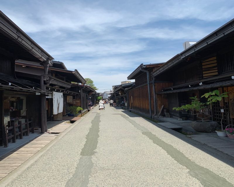 Takayama: Old Town Guided Walking Tour 45min. - Experience Highlights