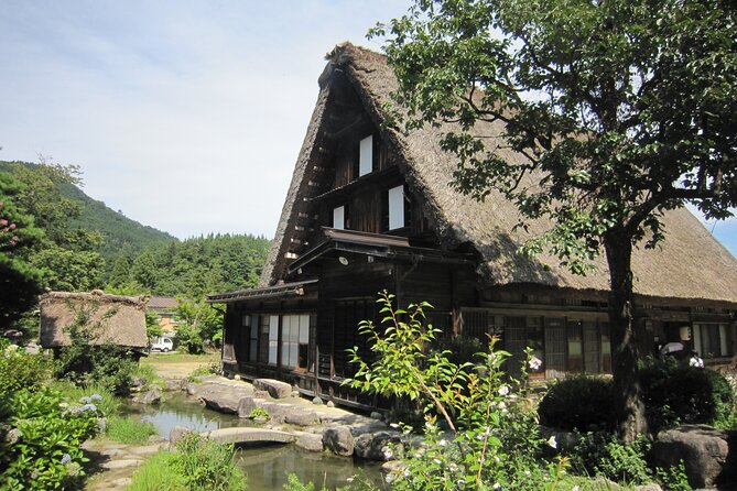 [Day Trip Bus Tour From Kanazawa Station] Weekend Only! World Heritage Shirakawago Day Bus Tour - Tour Guide and Group Size