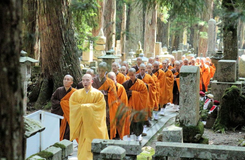 Wakayama: Mt. Koya Private Walking Tour With Local Guide - Full Description