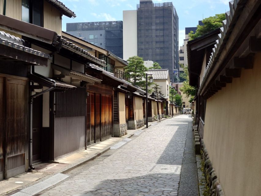 Kanazawa: Samurai, Matcha, Gardens and Geisha Full-Day Tour - Oyama Shinto Shrine