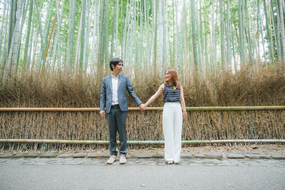 Kyoto: Private Romantic Photoshoot for Couples - Private Group Option