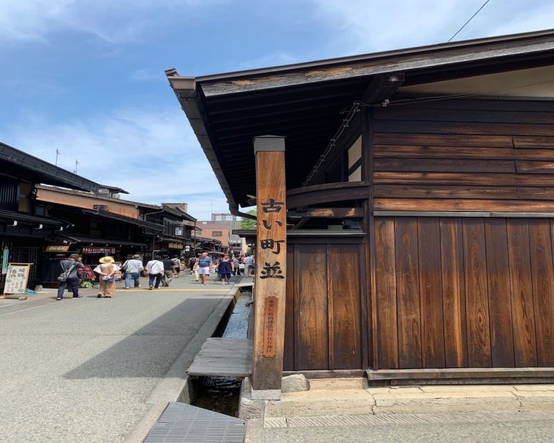 Takayama: Old Town Guided Walking Tour 45min. - The Sum Up