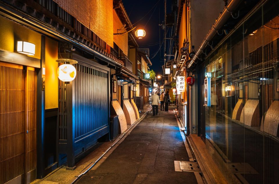 Kyoto : 3-Hour Bar Hopping Tour in Pontocho Alley at Night - Tour Guide and Participants