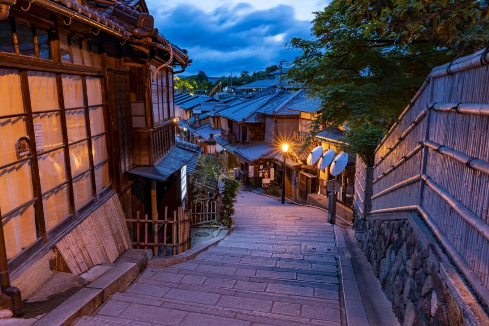 Kyoto: Gion Night Walk (Incl Drink & Souvenir Gift) - Enjoy an Included Drink and Souvenir Gift