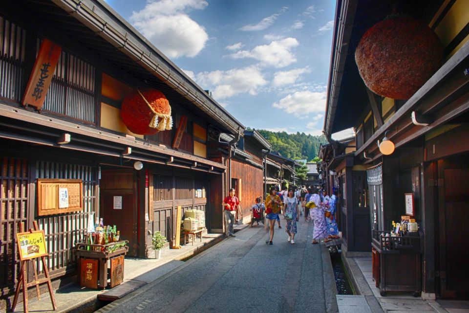 Takayama: Private Walking Tour With a Local Guide - Customer Reviews