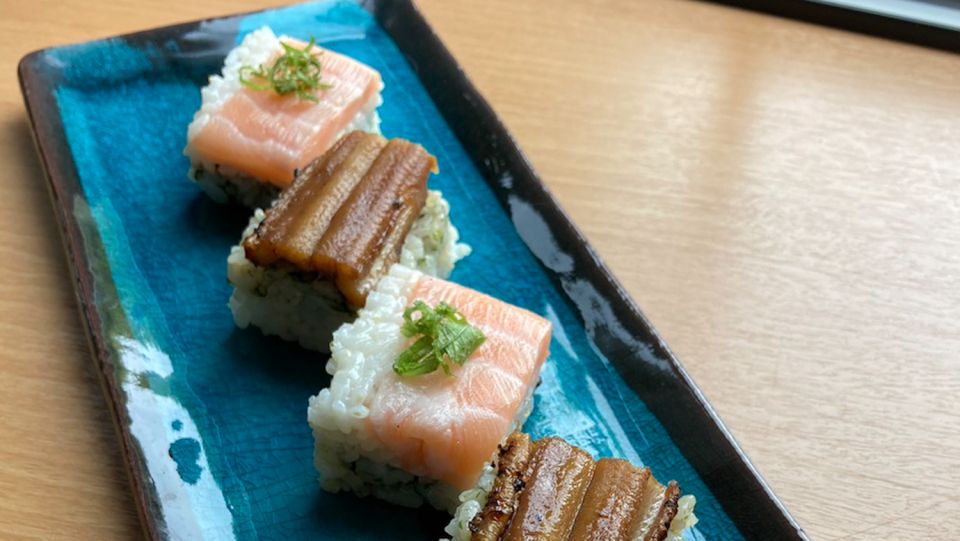 Osaka: Sushi Class in Dotonbori - Duration and Language of Instruction