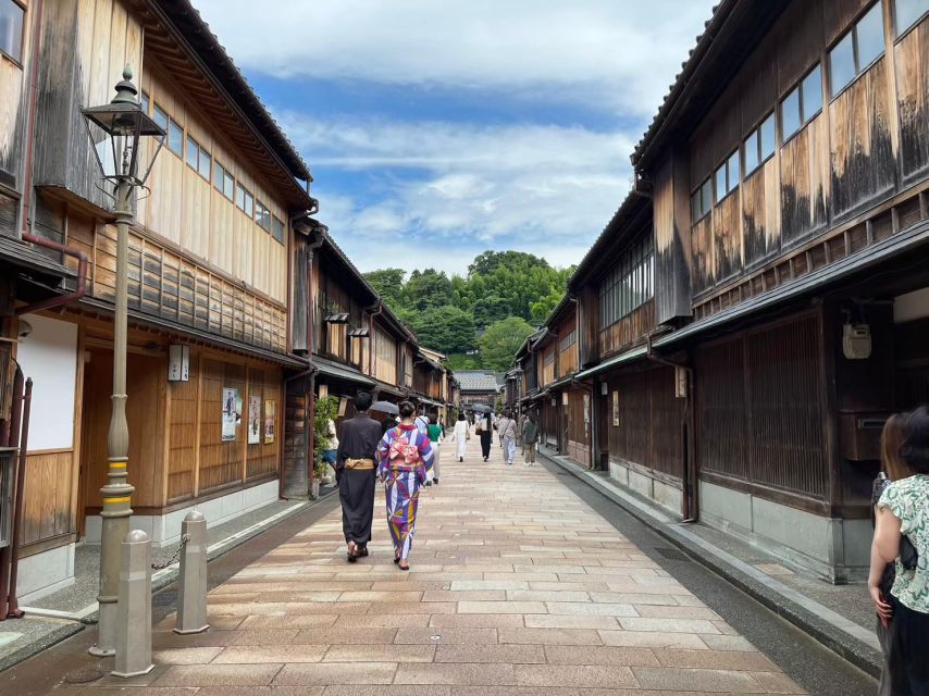 Kanazawa: Samurai, Matcha, Gardens and Geisha Full-Day Tour - Kazue-machi Backstreets and Return Trip