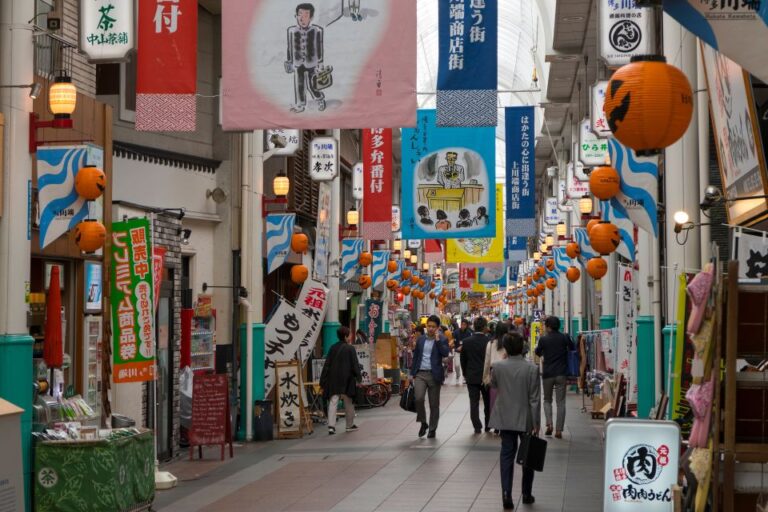 Fukuoka: 8-Hour Private Walking Tour With Local Guide
