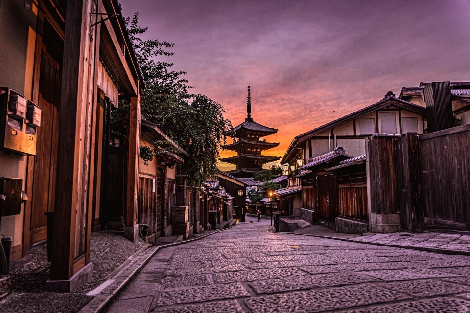 Kyoto: Gion Night Walk (Incl Drink & Souvenir Gift) - Quick Takeaways