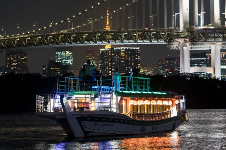 Sumida River: 日本の伝統的な屋形船ディナークルーズ