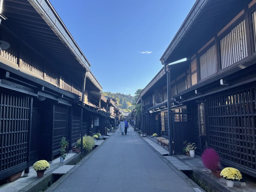 Takayama: Old Town Guided Walking Tour 45min. - Quick Takeaways