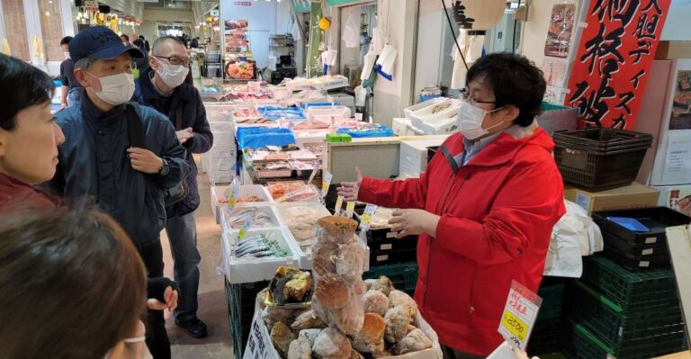Tokyo: Guided Walking Tour of Tsukiji Market With Lunch