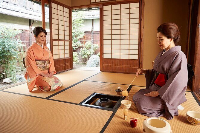 traditional-tea-ceremony-wearing-a-kimono-in-kyoto-maikoya7